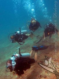 Guiding divers over the reefs - Picture by Snippy