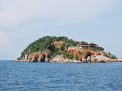 Koh Krok island / Croc - Pattaya Thailand - view from the sea - Picture used by Snippy's Snaps Diving - DiveSnippy